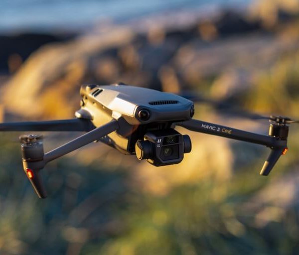Máy bay không người lái (drone)